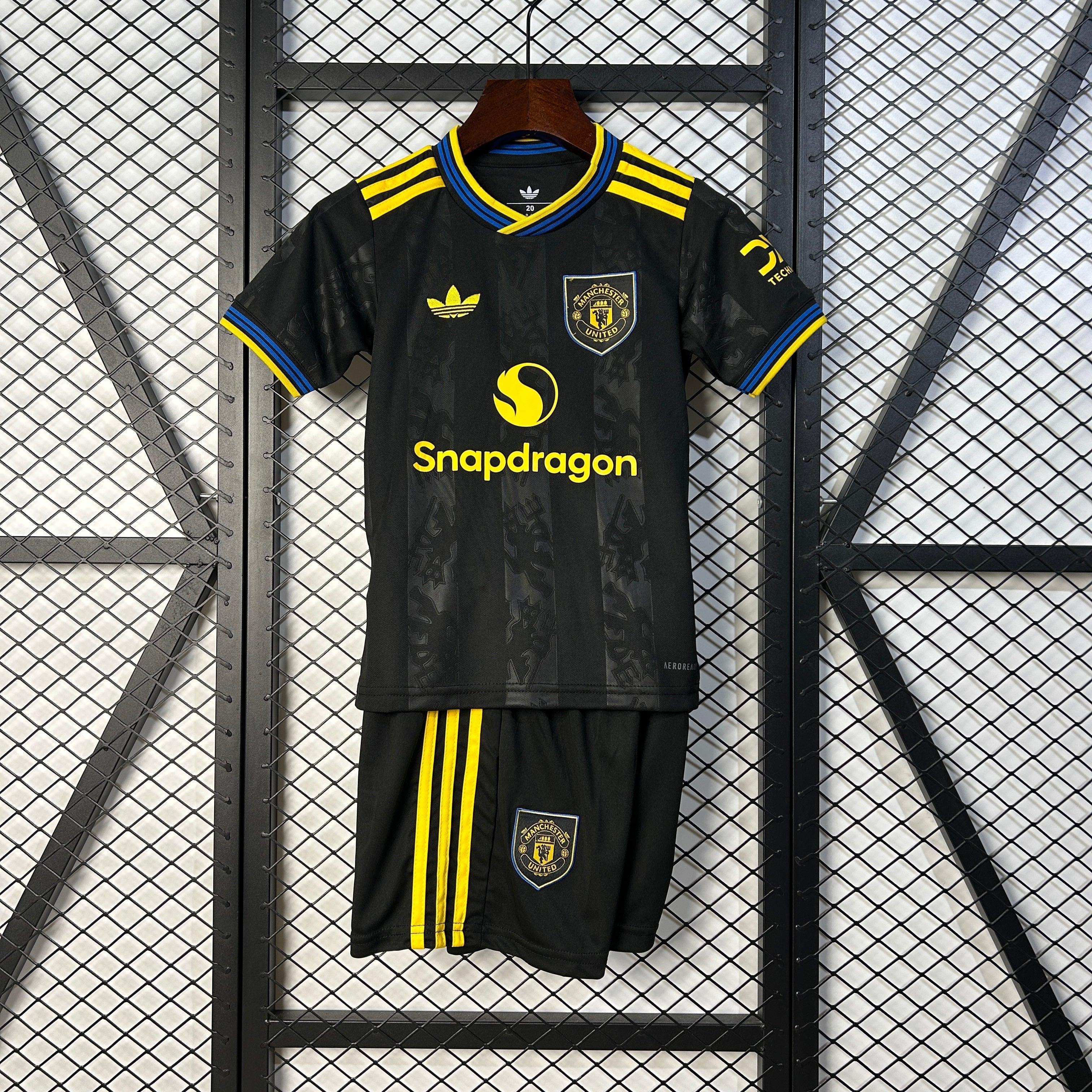 MANCHESTER UNITED III 25/26 KID SET